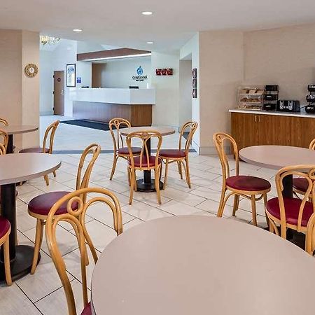 Charlevoix Inn & Suites Surestay Collection By Best Western 외부 사진