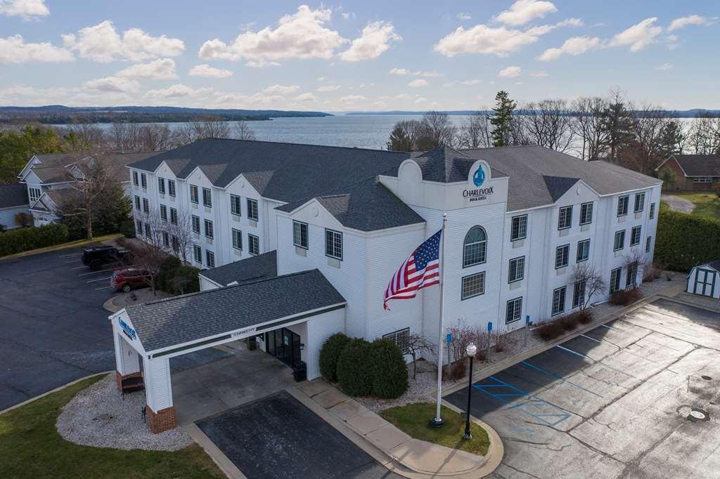 Charlevoix Inn & Suites Surestay Collection By Best Western 외부 사진