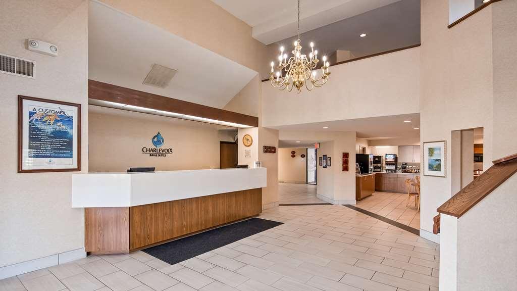 Charlevoix Inn & Suites Surestay Collection By Best Western 내부 사진