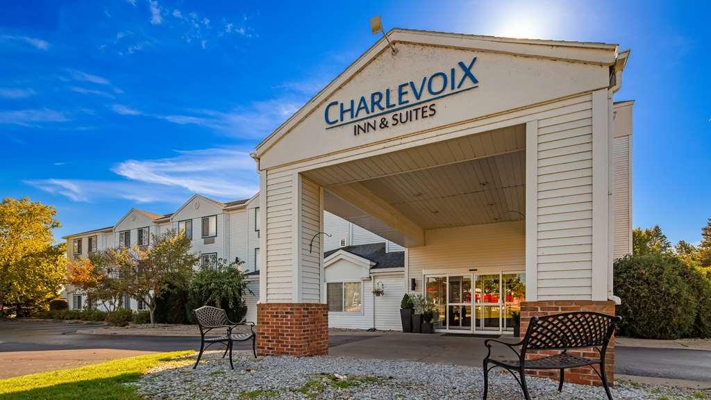 Charlevoix Inn & Suites Surestay Collection By Best Western 외부 사진